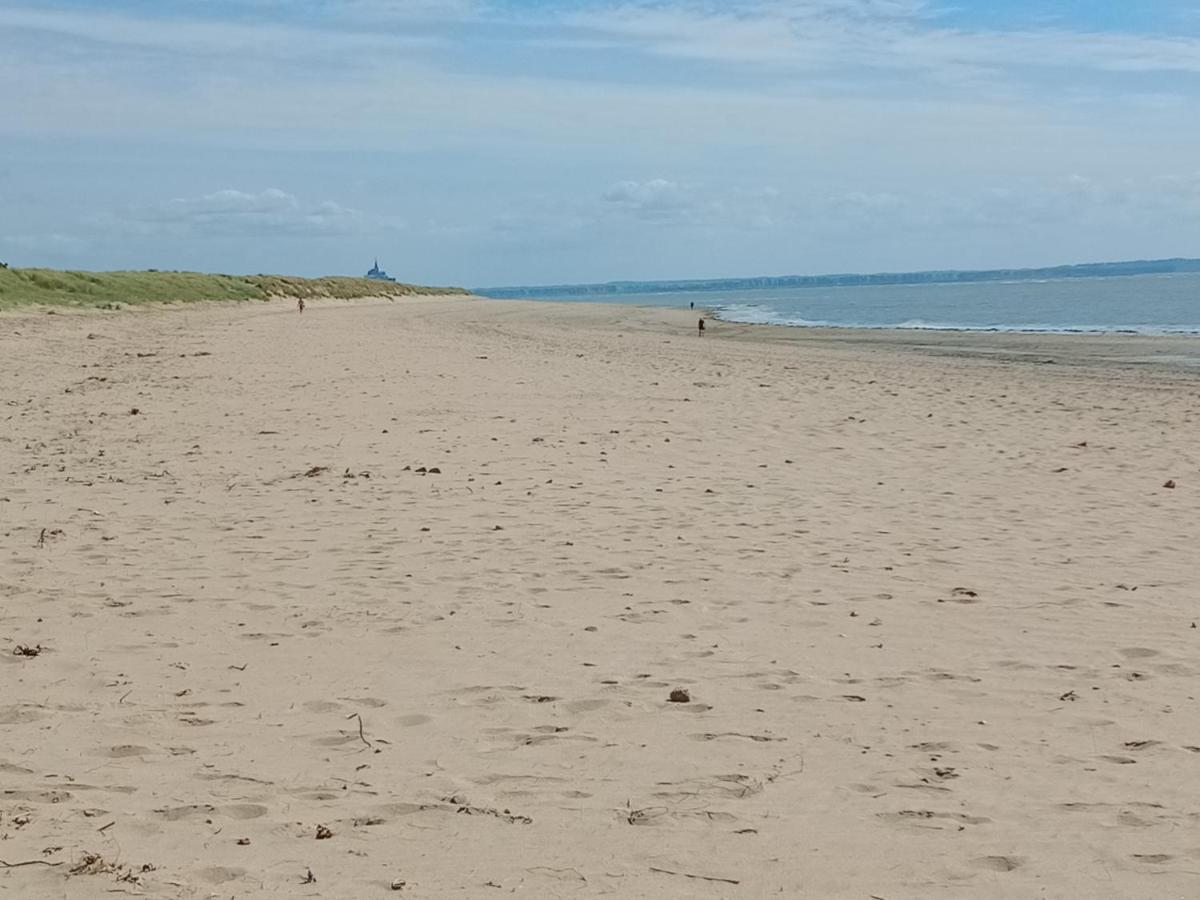 Gite Les Bambous En Baie Du Mont St Michel Dragey Eksteriør billede